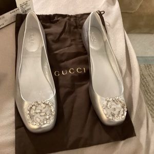 AUTHENTIC RARE BRAND NEW NEVER WORN GUCCI SILVER FLATS SZ 37.5